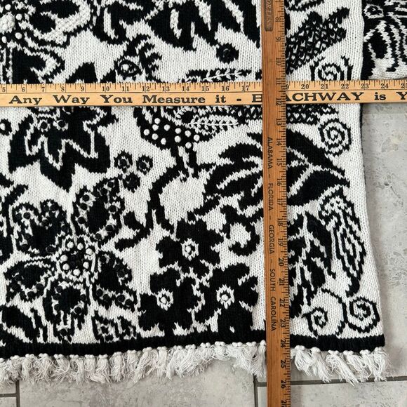 VINTAGE Knitting Needles Black White Floral Sweater Tassles Size L Womens - Picture 7 of 7